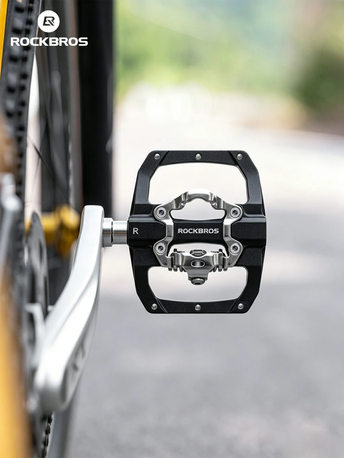 Pair of dual-sided pedals for regular shoes or SPD cleats