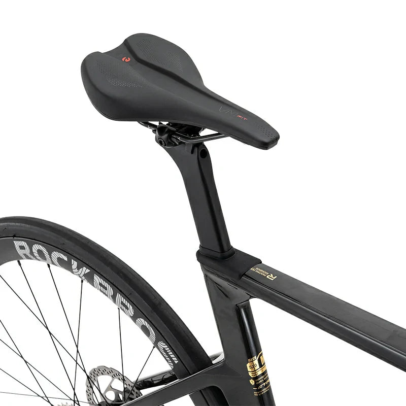 700x28C tires offer grip and low rolling resistance