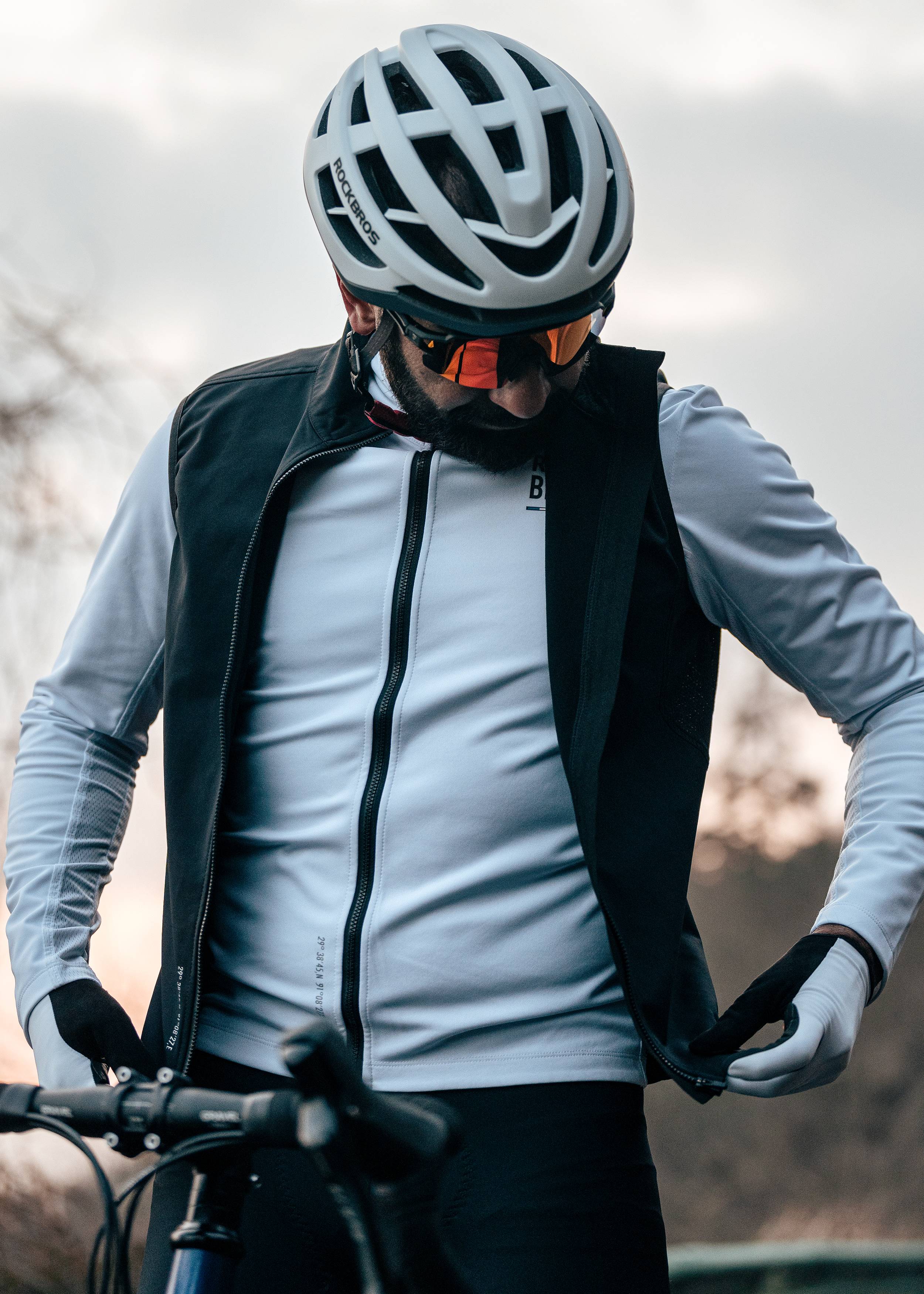 ROAD TO SKY Wind Proof Warm Vest Black
