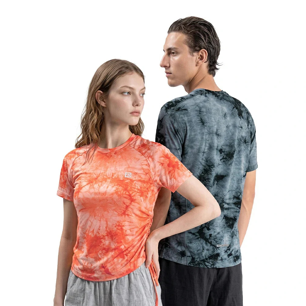 Models wearing the ROCKBROS tie-dye running T-shirt