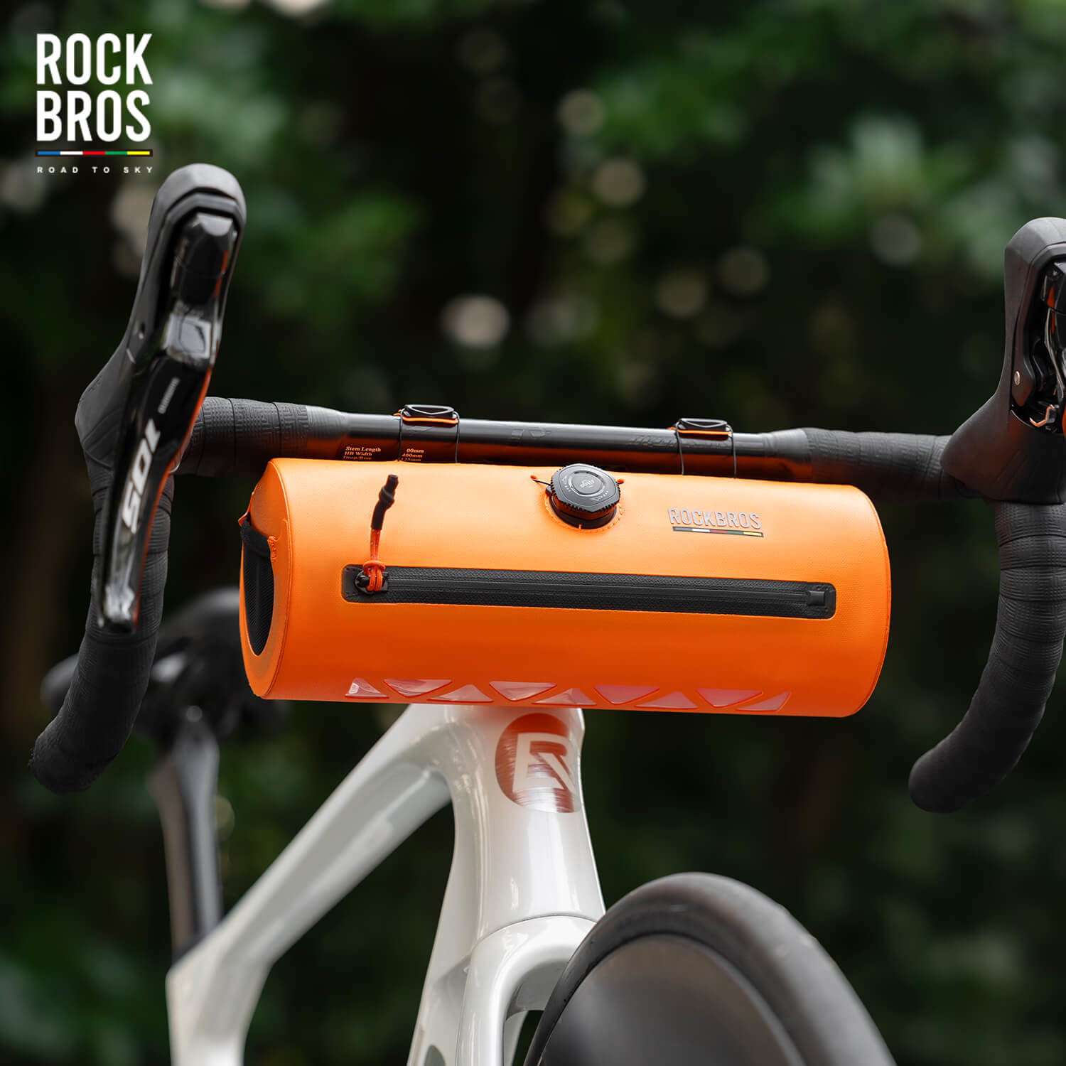 ROCKBROS Road-to-Sky handlebar bag AS-143, 100% waterproof design ideal for cycling in all weather conditions.