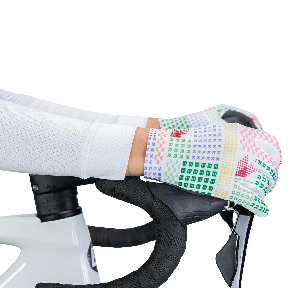 Close-up of the glove fingers and printed pattern #Color_Multicolor