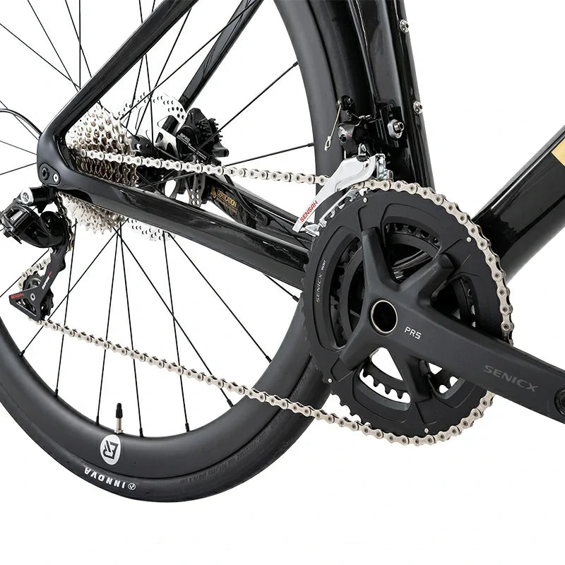 Hydraulic disc brakes ensure reliable braking in any weather