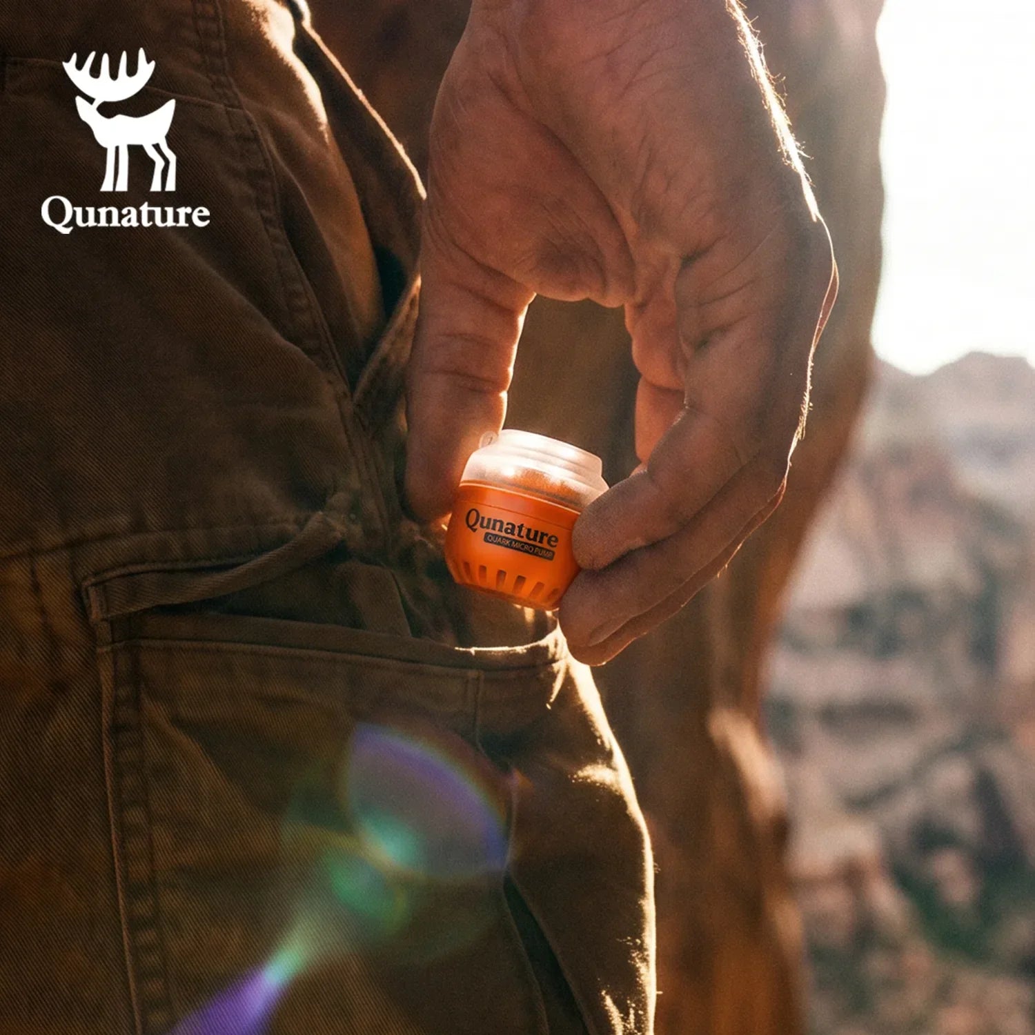 Person holding a Qunature product with a mountainous background
